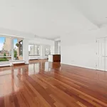 Rent 3 bedroom apartment in Manhattan