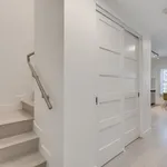 Appartement de 882 m² avec 3 chambre(s) en location à Vancouver