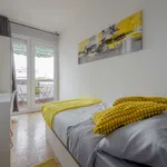 Rent a room of 180 m² in madrid