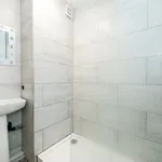 Rent 3 bedroom flat in Leeds