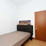 Rent a room of 270 m² in madrid