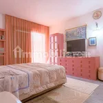 Rent 5 bedroom house of 580 m² in Rome