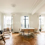 Rent 3 bedroom apartment of 107 m² in Paris