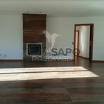 Rent 4 bedroom house of 352 m² in Leiria