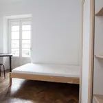 Rent a room of 100 m² in lisbon