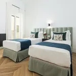 Rent 1 bedroom apartment of 121 m² in Madrid