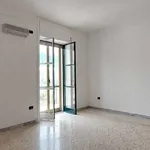 Affitto 5 camera appartamento di 105 m² in Salerno