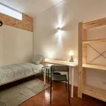 Rent a room of 120 m² in lisbon