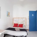 Rent a room of 100 m² in lisbon