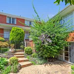 Rent 5 bedroom apartment in Balwyn North