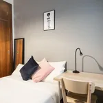 Rent 5 bedroom apartment in Madrid