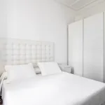 Rent 4 bedroom apartment in Barcelona