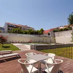 Rent 4 bedroom apartment of 50 m² in Porto