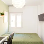 Rent a room of 64 m² in Zaragoza