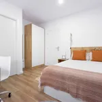 Rent 4 bedroom apartment of 90 m² in barcelona