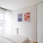 Rent 4 bedroom apartment in Paris