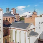 Rent a room of 100 m² in madrid