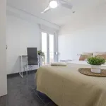 Rent a room of 100 m² in valencia