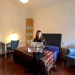 Rent a room of 200 m² in lisbon