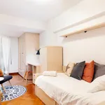 Rent 4 bedroom apartment in Barcelona