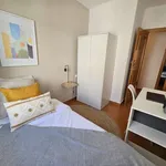 Rent a room of 90 m² in valencia