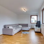 Pronajměte si 3 ložnic/e byt o rozloze 89 m² v Prague