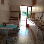 Villa a schiera arredata con terrazzo