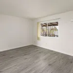 Rent 2 bedroom apartment in Bakersfield