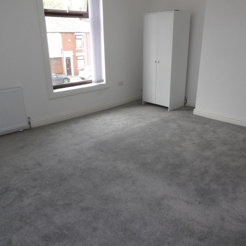 3 bedroom property to let in Bolton Road, BB2 - £900 pcm Hollin Bank