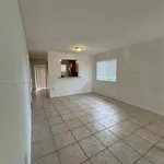 Rent 3 bedroom apartment of 108 m² in Pembroke Pines