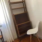 Rent a room of 80 m² in lisbon