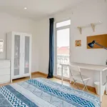 Rent a room of 100 m² in lisbon