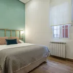 Rent 5 bedroom apartment of 62 m² in Madrid