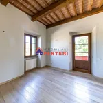 Rent 3 bedroom apartment of 89 m² in Uzzano