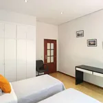 Rent 1 bedroom apartment of 55 m² in madrid