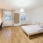 Miete 6 Schlafzimmer wohnung in Munich