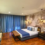 Rent 6 bedroom apartment of 500 m² in Bangkok