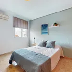 Rent a room of 173 m² in Valencia