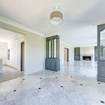 Maison de 375 m² avec 10 chambre(s) en location à Fourqueux