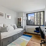 Rent 2 bedroom apartment of 95 m² in New York