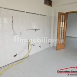 Affitto 3 camera appartamento di 120 m² in Reggio Calabria