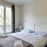 Appartement de 800 m² avec 3 chambre(s) en location à Paris