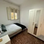 Rent a room of 70 m² in valencia