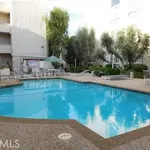 Rent 2 bedroom apartment of 203 m² in encino