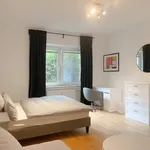 Miete 3 Schlafzimmer wohnung von 969 m² in Frankfurt