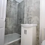 Rent 3 bedroom flat in London