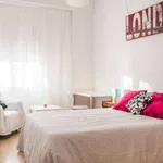 Rent a room of 95 m² in valencia