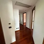 Affitto 4 camera casa di 140 m² in Milan