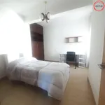 Alquilo 3 dormitorio apartamento de 76 m² en Pamplona - Iruña