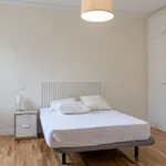 Rent a room of 200 m² in madrid